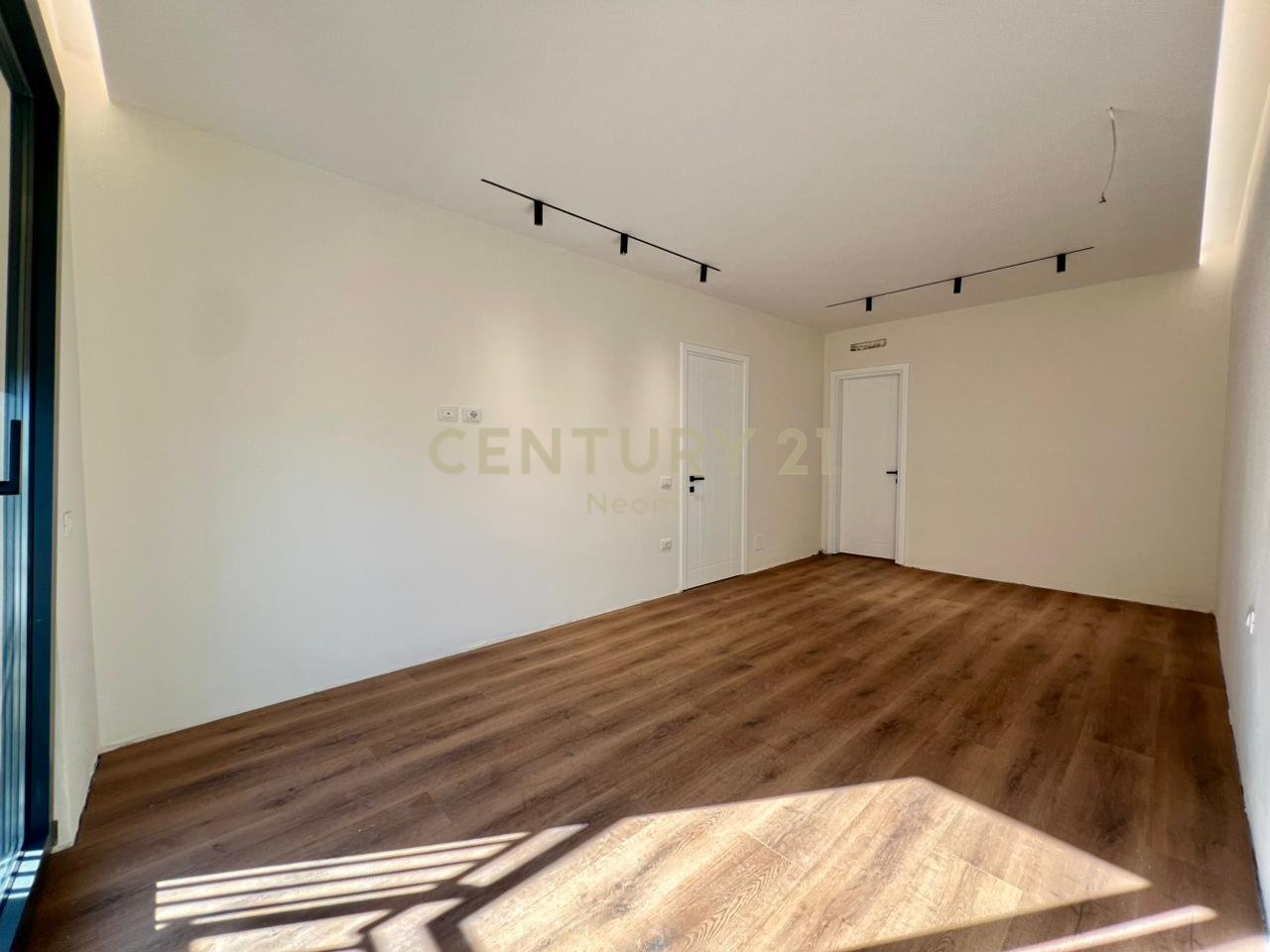 SHESIM, SUPER APARTAMENT 2+1+2 me POST PARKIMI, LIQENI THATË‼️