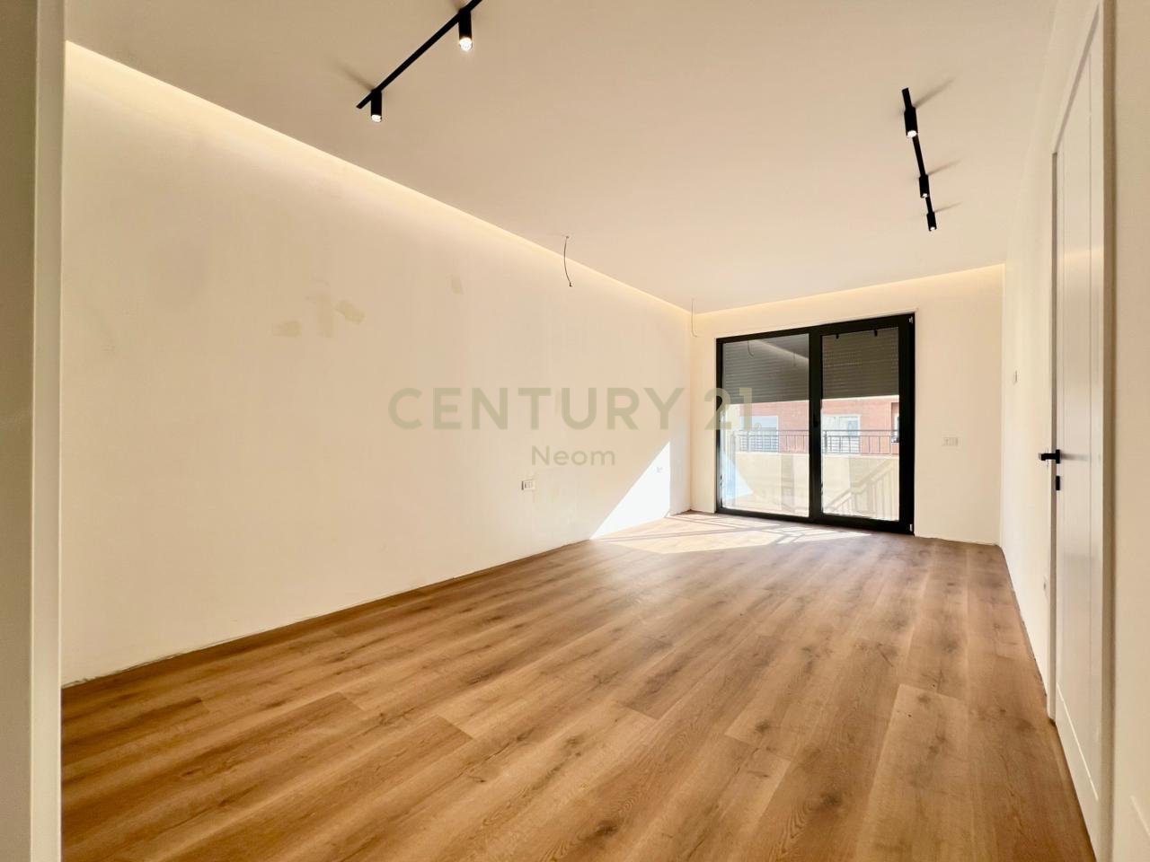 SHESIM, SUPER APARTAMENT 2+1+2 me POST PARKIMI, LIQENI THATË‼️