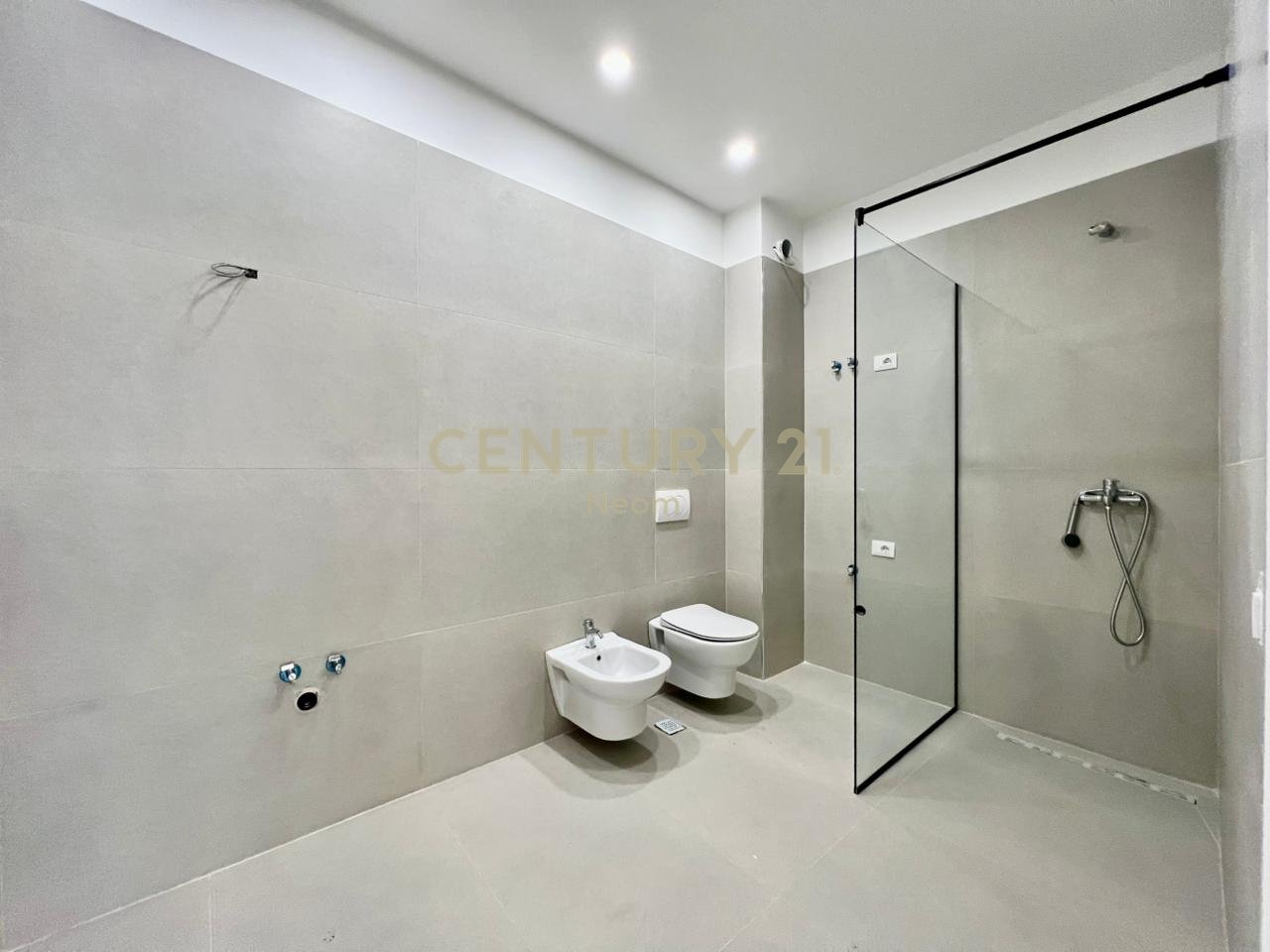 SHESIM, SUPER APARTAMENT 2+1+2 me POST PARKIMI, LIQENI THATË‼️