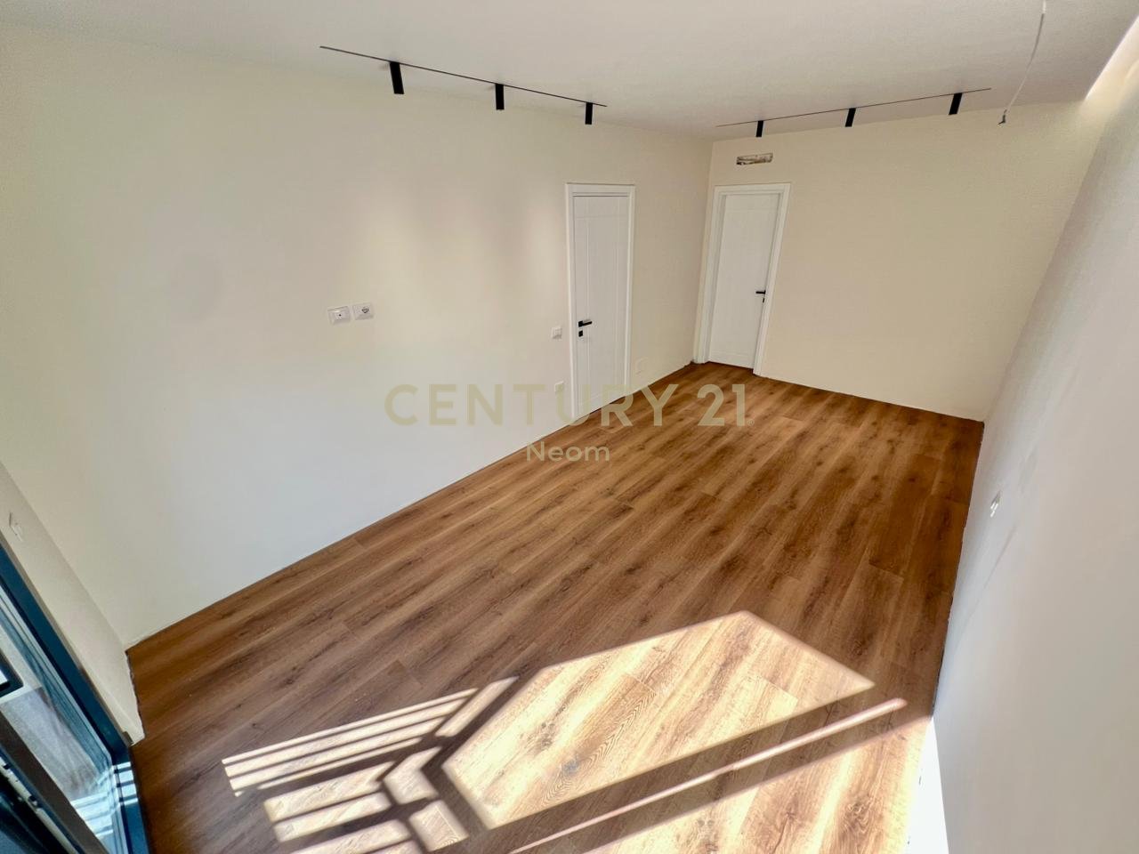 SHESIM, SUPER APARTAMENT 2+1+2 me POST PARKIMI, LIQENI THATË‼️