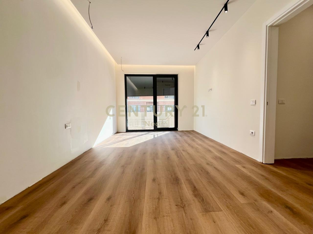 SHESIM, SUPER APARTAMENT 2+1+2 me POST PARKIMI, LIQENI THATË‼️