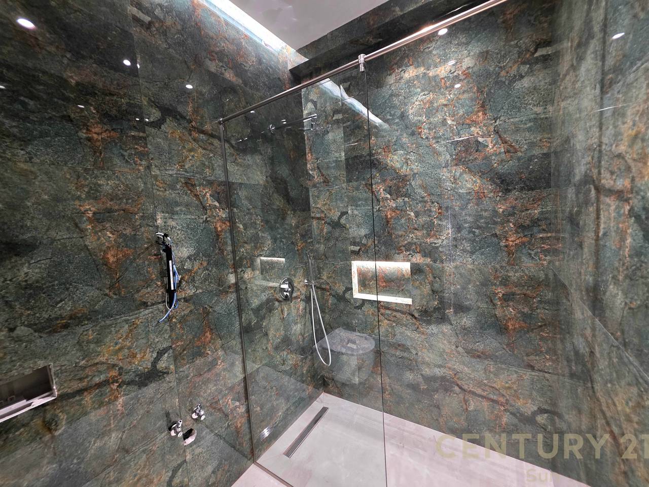 APARTAMENT 2+1 PER SHITJE PRANE KOMUNES SE PARISIT