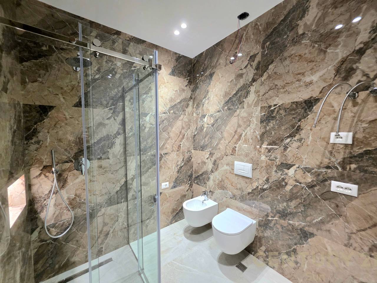 APARTAMENT 2+1 PER SHITJE PRANE KOMUNES SE PARISIT