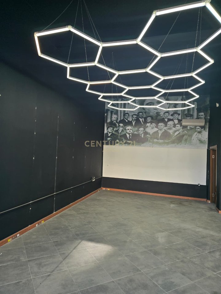 JAPIM ME QIRA NJESI KOMERCIALE NE DURRES!