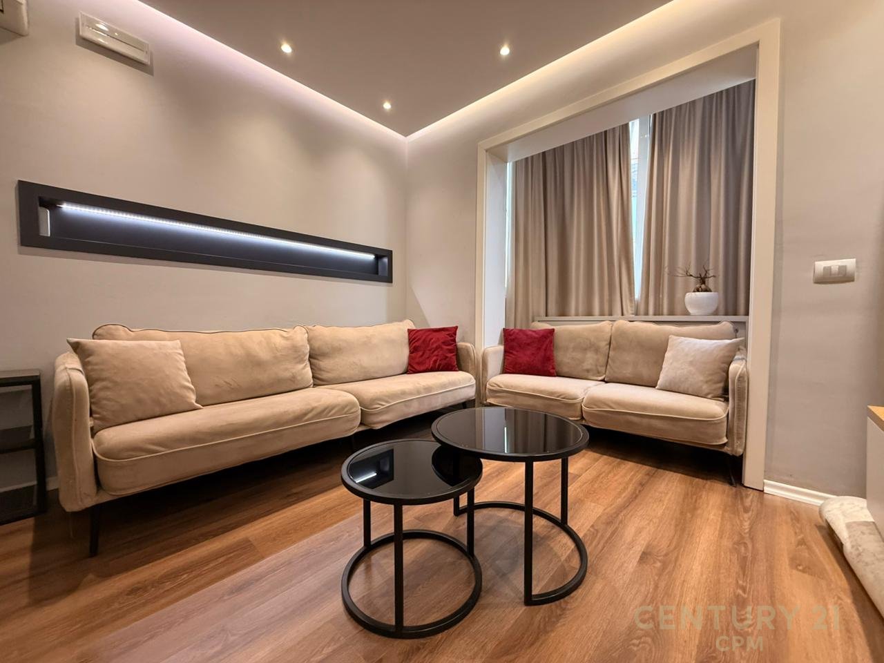 APPARTAMENTO IN AFFITTO A WILSON SQUARE!