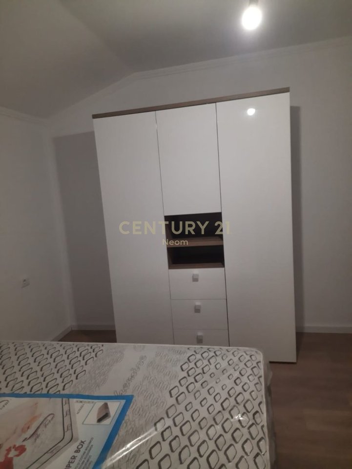 QIRA, APARTAMENT 1+1 MODERN + PARKIM, SHKOZË