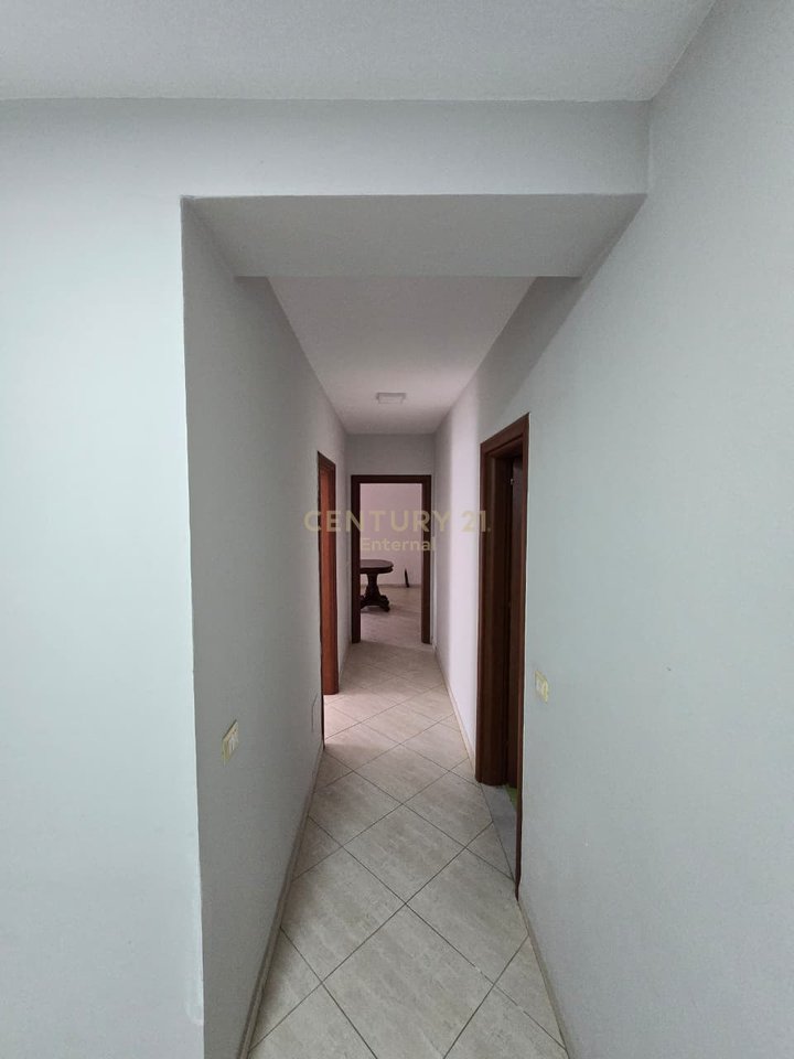 Zyrë me Qera tek Jordan Misja