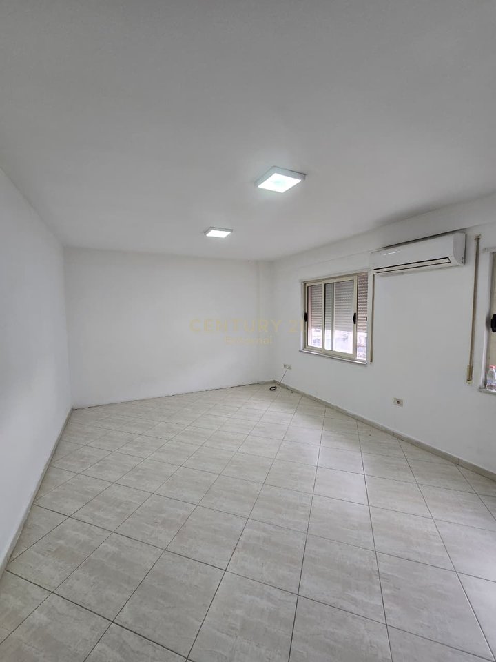 Zyrë me Qera tek Jordan Misja