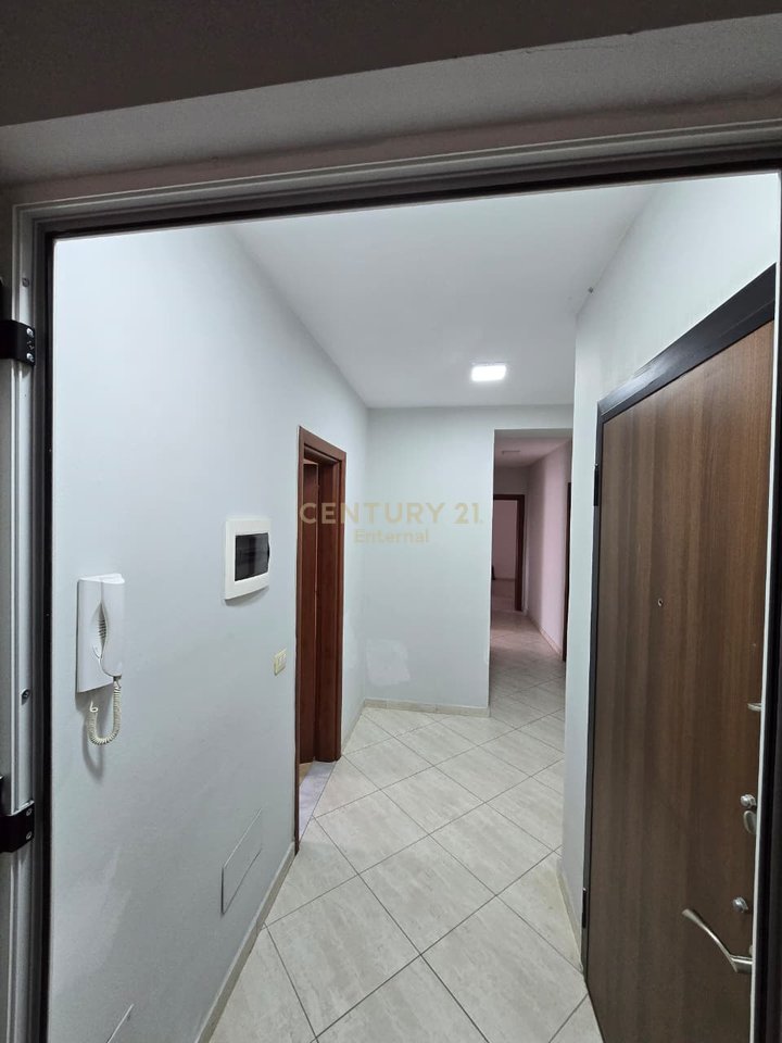 Zyrë me Qera tek Jordan Misja