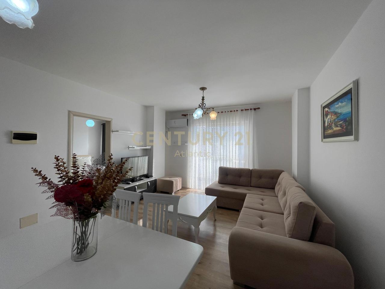 JEPET APARTAMENT 1+1 ME QIRA NE PLAZH HEKURUDHA , DURRES!!