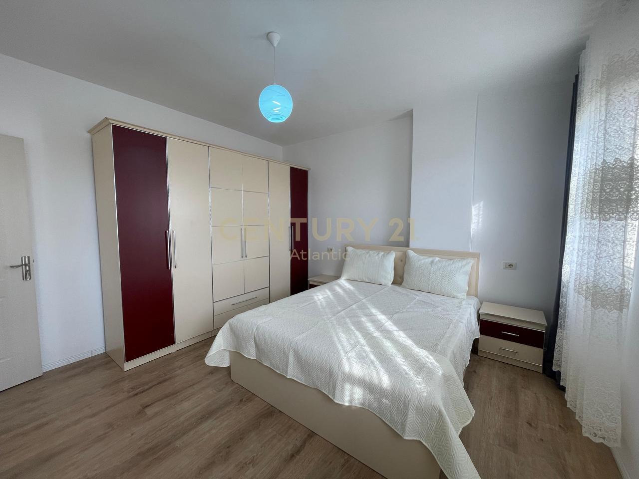 JEPET APARTAMENT 1+1 ME QIRA NE PLAZH HEKURUDHA , DURRES!!