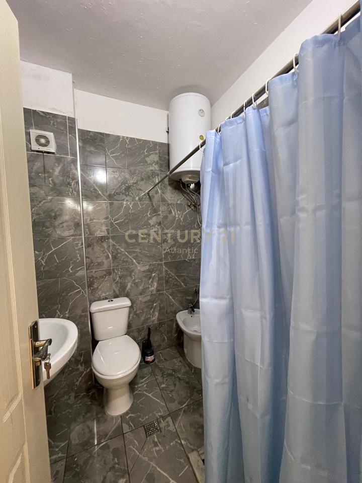 JEPET APARTAMENT 1+1 ME QIRA NE PLAZH HEKURUDHA , DURRES!!