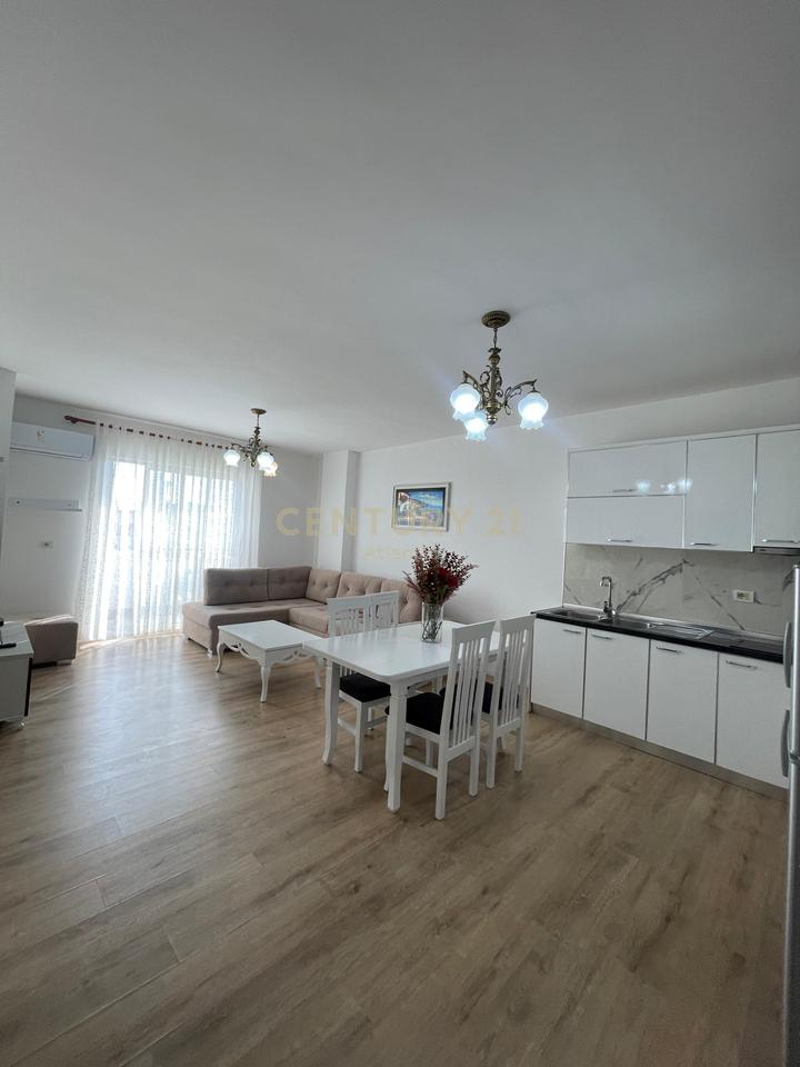 JEPET APARTAMENT 1+1 ME QIRA NE PLAZH HEKURUDHA , DURRES!!
