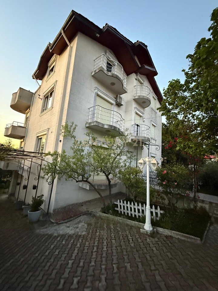 PRANE LIQENIT TE FARKES, VILE PER QIRA