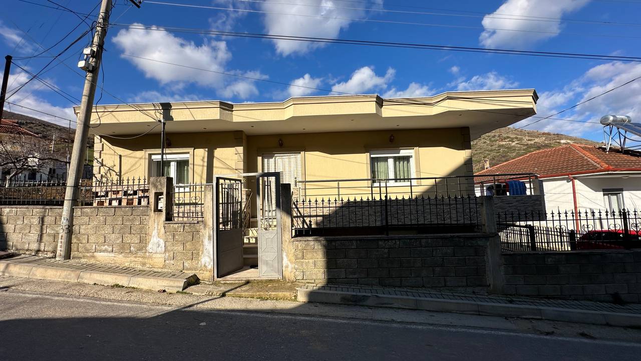 PRIVATE HOUSE FOR SALE IN POGRADEC – MOKRA STREET, WITH 200 M2 LAND !!!!