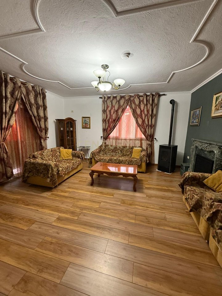 PRANE LIQENIT TE FARKES, VILE PER QIRA