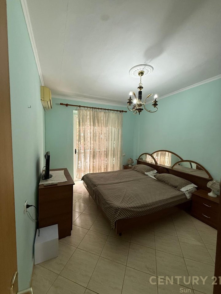 Apartament 3+1+2 Me Qira te Gjimnazi Petro Nini Luarasi