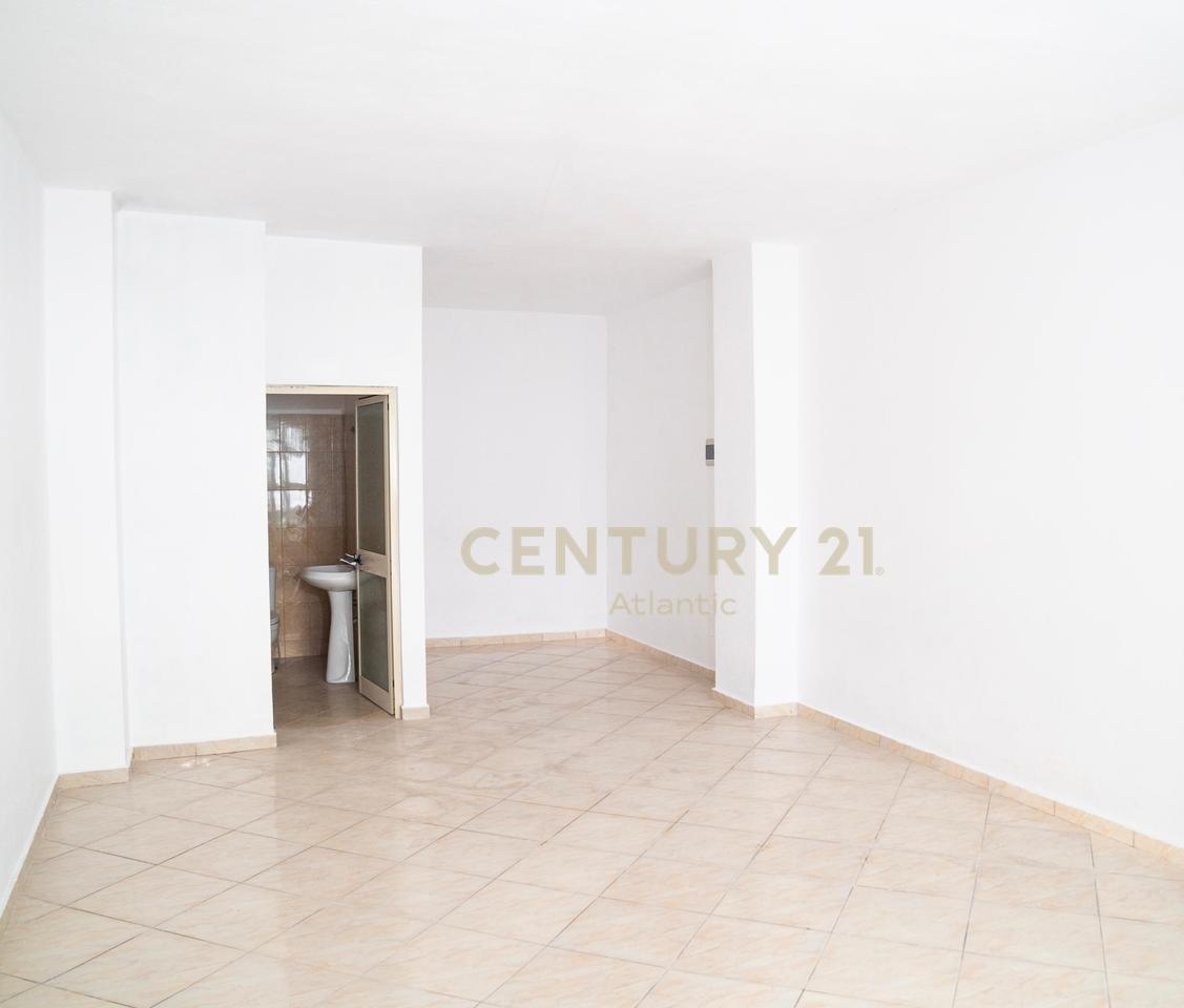 Dyqan 1+1 Me Qira në Plazh, Durrës - 350€ | 50 m²