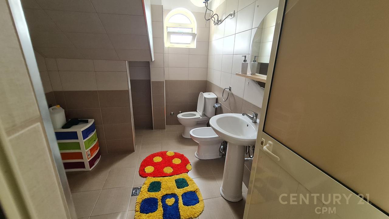 STIAMO AFFITTANDO UNA VILLA SU 3 PIANI A MJULL-BATHORE