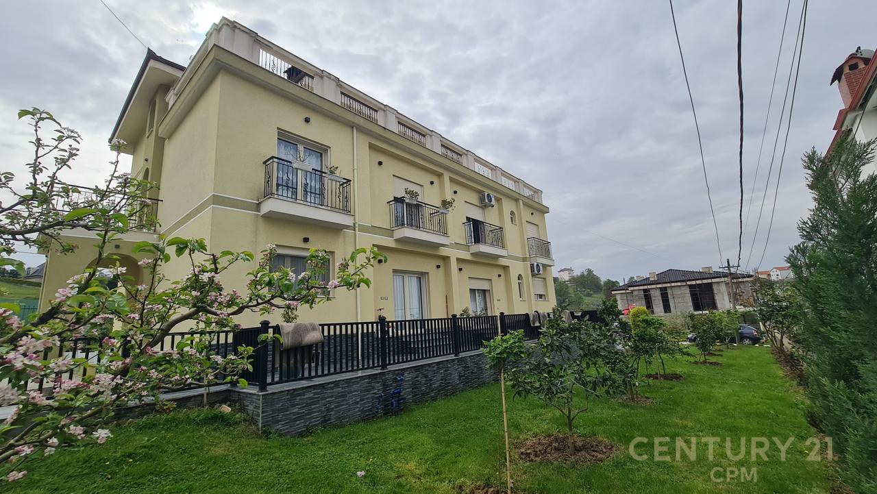 STIAMO AFFITTANDO UNA VILLA SU 3 PIANI A MJULL-BATHORE