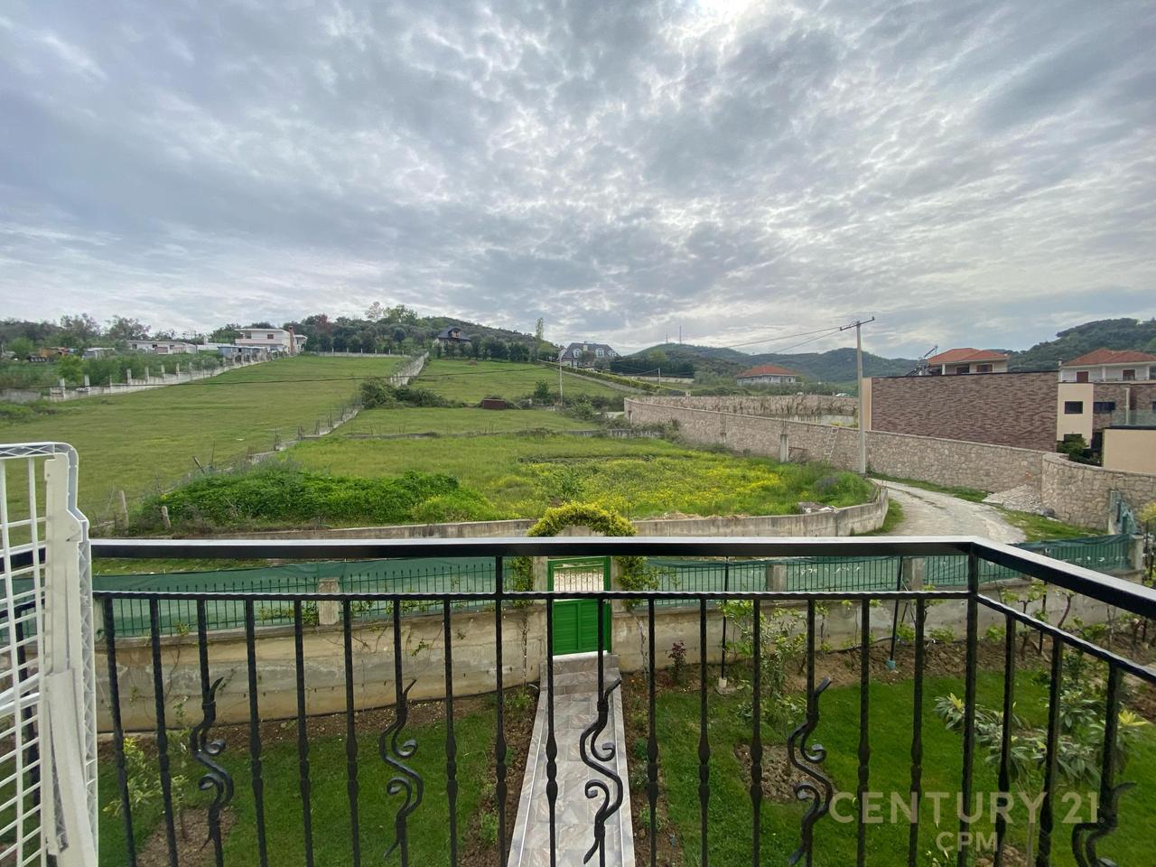 STIAMO AFFITTANDO UNA VILLA SU 3 PIANI A MJULL-BATHORE