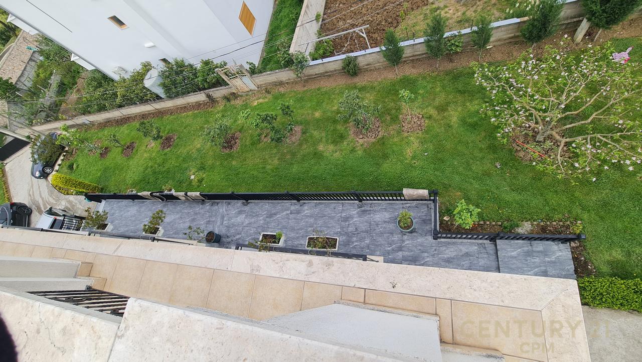 STIAMO AFFITTANDO UNA VILLA SU 3 PIANI A MJULL-BATHORE