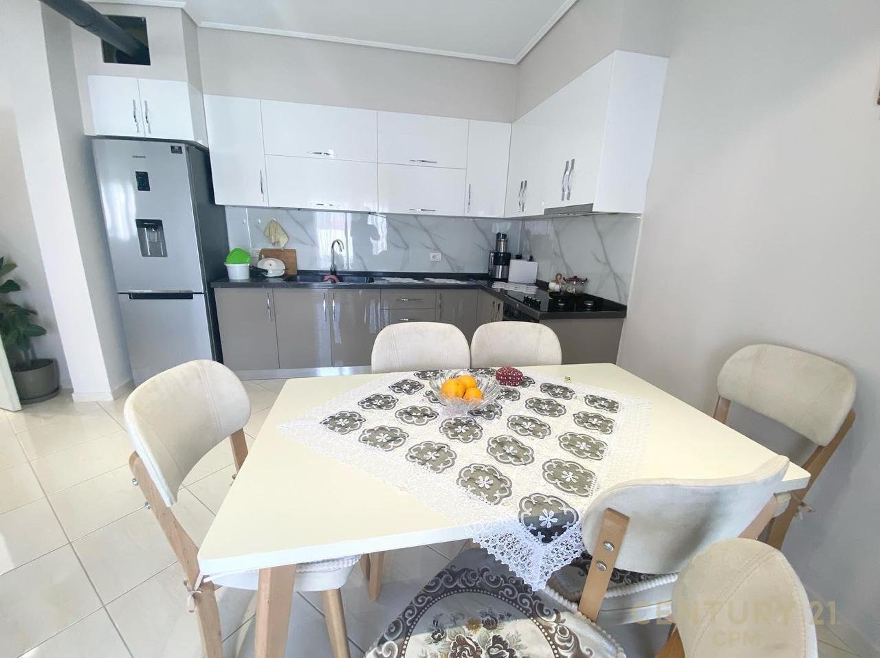 STIAMO AFFITTANDO UNA VILLA SU 3 PIANI A MJULL-BATHORE