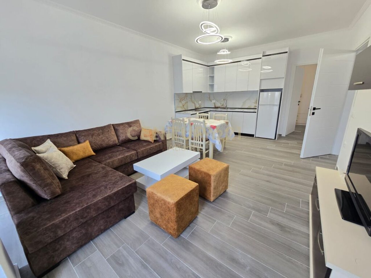 JEPET ME QERA APARTAMENT 2+1 NE PLAZH-RROTA E KUQE!