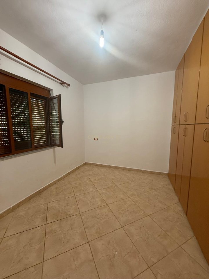 SHITET SHTEPI PRIVETE  ME TRAULL  NE KOTE,VLORE !!