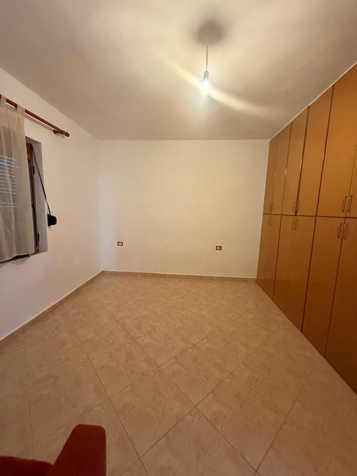 SHITET SHTEPI PRIVETE  ME TRAULL  NE KOTE,VLORE !!