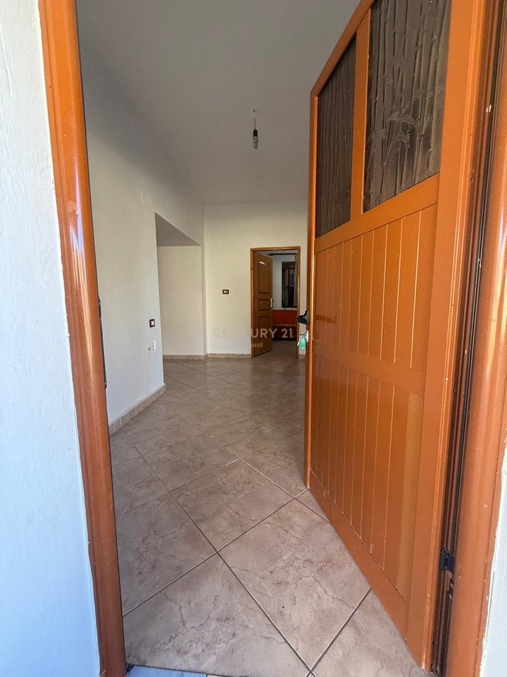 SHITET SHTEPI PRIVETE  ME TRAULL  NE KOTE,VLORE !!