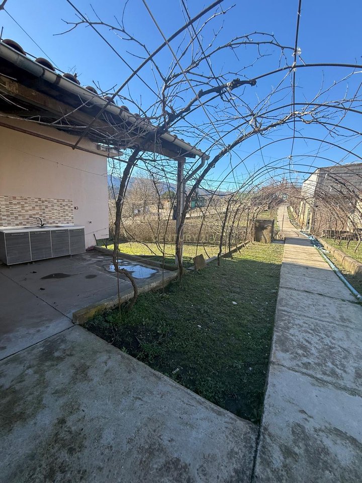 SHITET SHTEPI PRIVETE  ME TRAULL  NE KOTE,VLORE !!