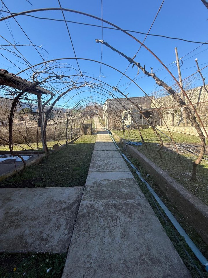 SHITET SHTEPI PRIVETE  ME TRAULL  NE KOTE,VLORE !!