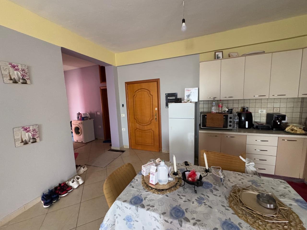 SHITET APARTAMENT 3+2 , PRANE KISHES ORTODOKSE!