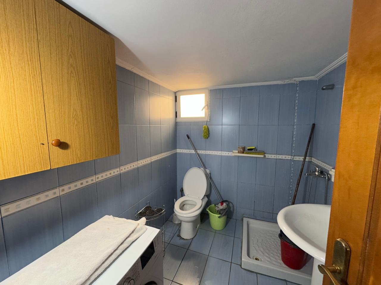 SHITET APARTAMENT 3+2 , PRANE KISHES ORTODOKSE!