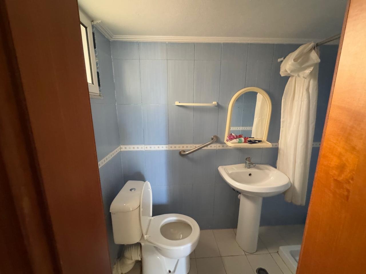 SHITET APARTAMENT 3+2 , PRANE KISHES ORTODOKSE!