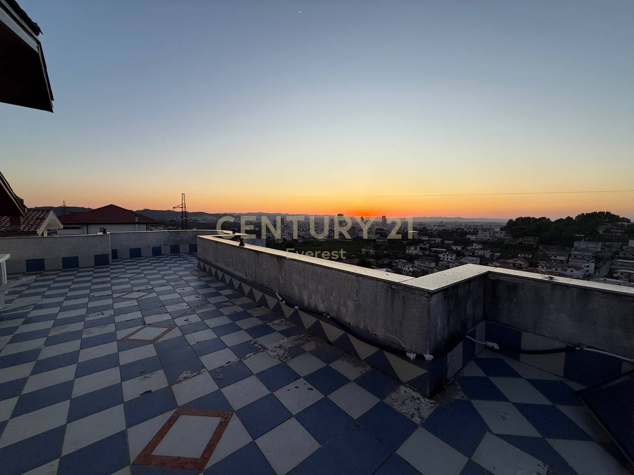 PRANE LIQENIT TE FARKES, VILE PER QIRA