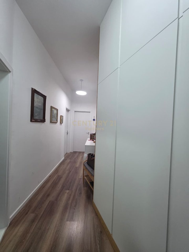 SHESIM APARTAMENT 2+1+2  & POST PARKIMI PRANE PAZARIT TE RI