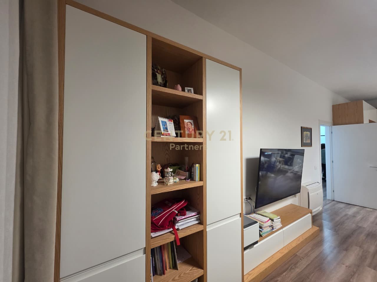 SHESIM APARTAMENT 2+1+2  & POST PARKIMI PRANE PAZARIT TE RI