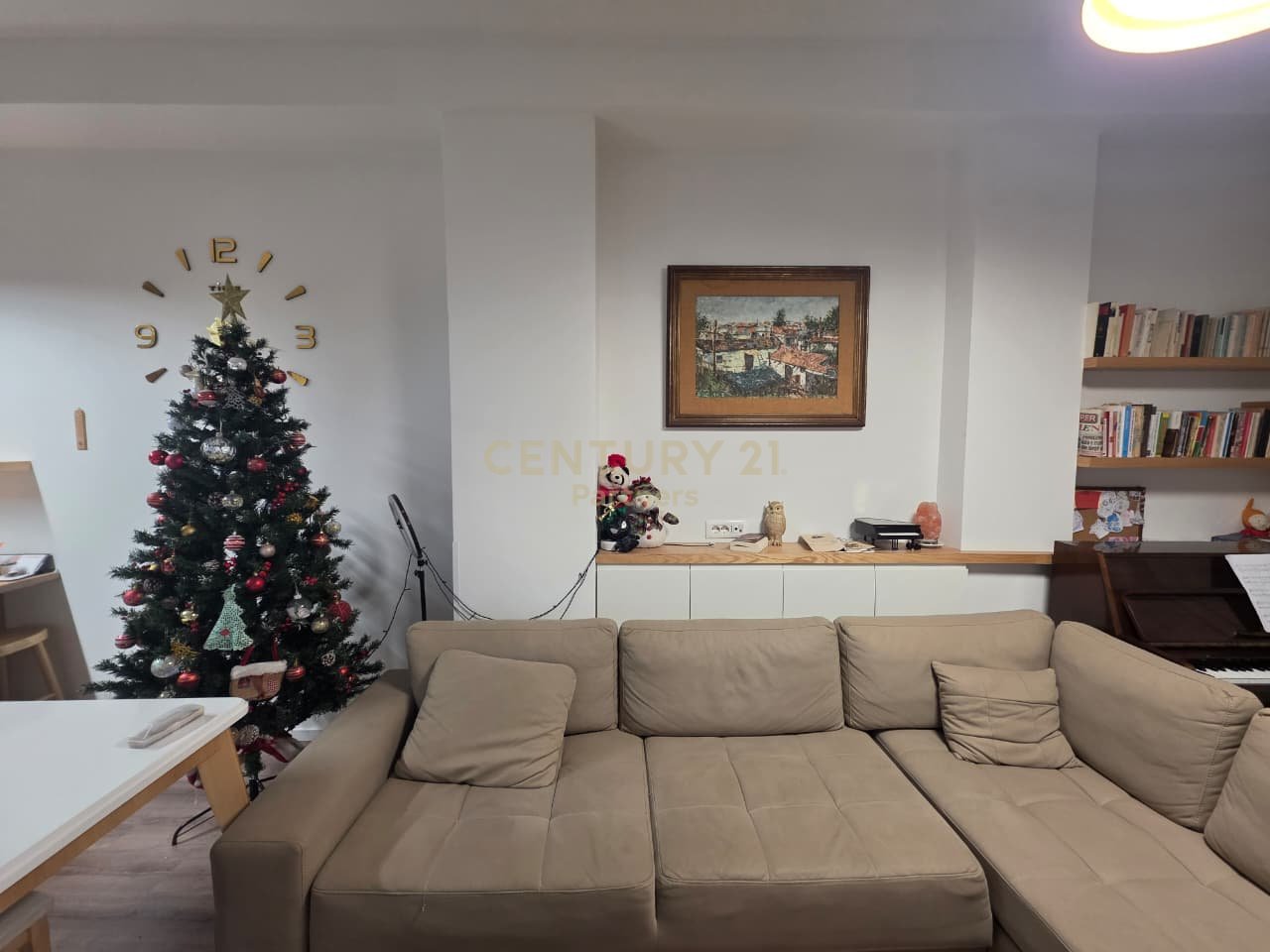 SHESIM APARTAMENT 2+1+2  & POST PARKIMI PRANE PAZARIT TE RI
