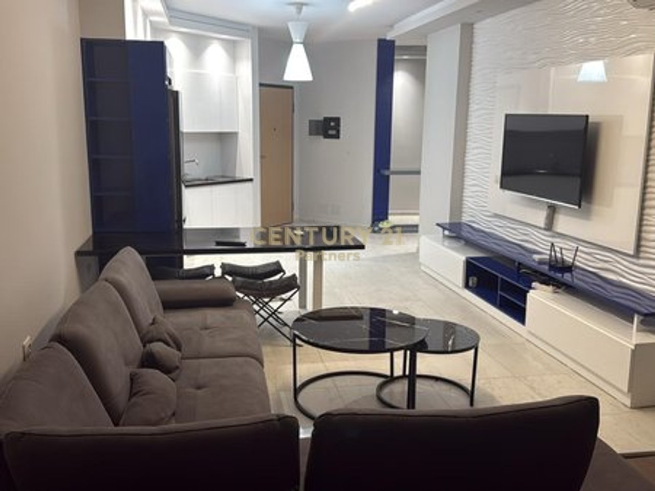 OKAZION SHITET APARTAMENT 2+1+2 & VERANDE NE VLORE-LUNGOMARE