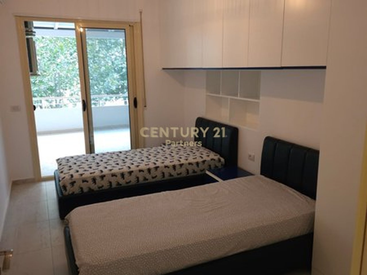 OKAZION SHITET APARTAMENT 2+1+2 & VERANDE NE VLORE-LUNGOMARE