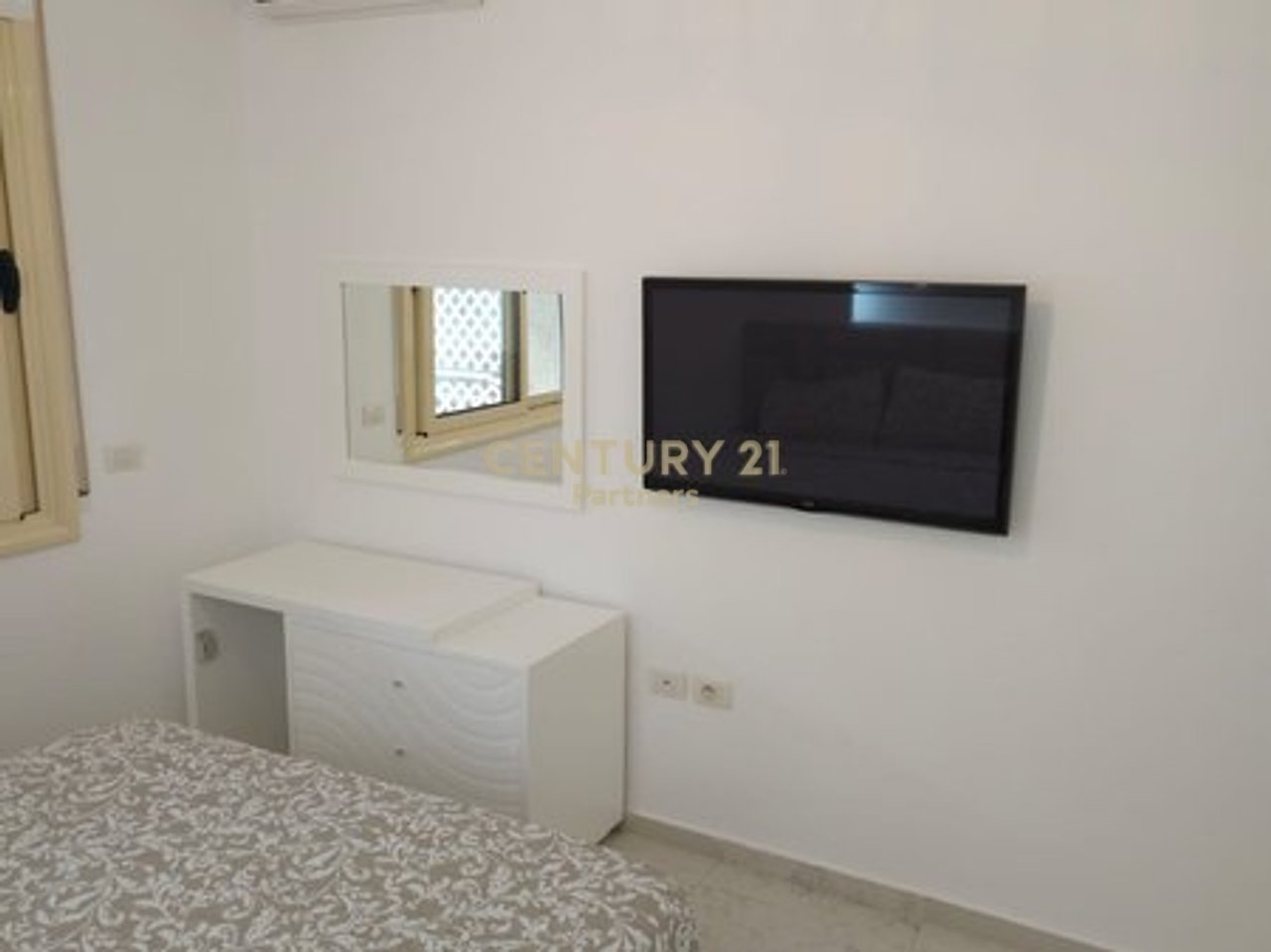 OKAZION SHITET APARTAMENT 2+1+2 & VERANDE NE VLORE-LUNGOMARE