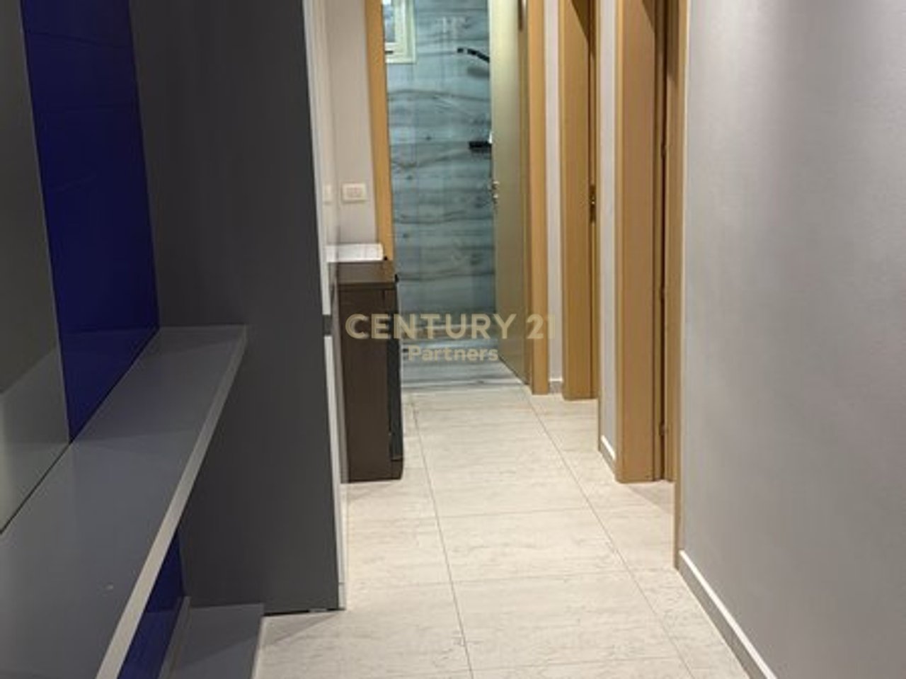 OKAZION SHITET APARTAMENT 2+1+2 & VERANDE NE VLORE-LUNGOMARE