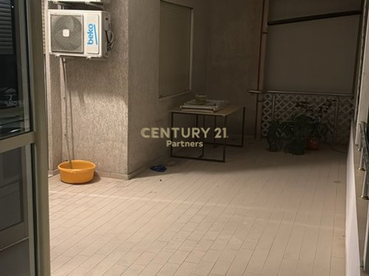 OKAZION SHITET APARTAMENT 2+1+2 & VERANDE NE VLORE-LUNGOMARE