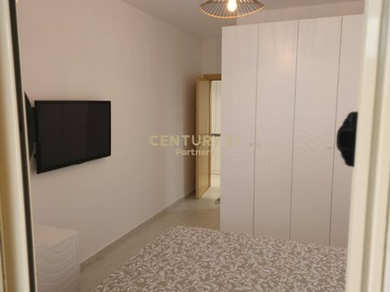 OKAZION SHITET APARTAMENT 2+1+2 & VERANDE NE VLORE-LUNGOMARE