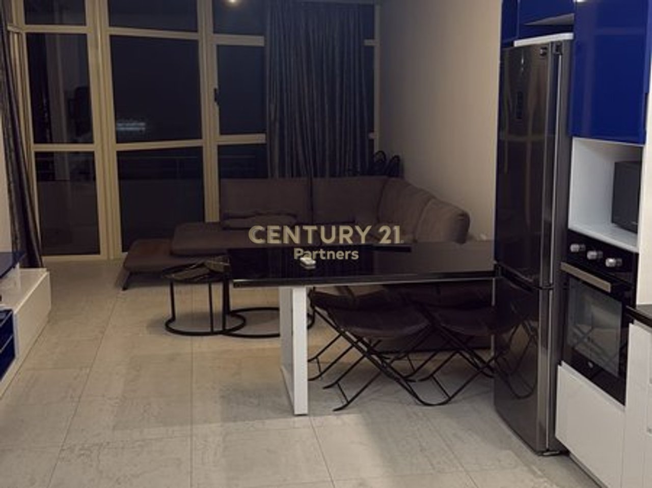 OKAZION SHITET APARTAMENT 2+1+2 & VERANDE NE VLORE-LUNGOMARE