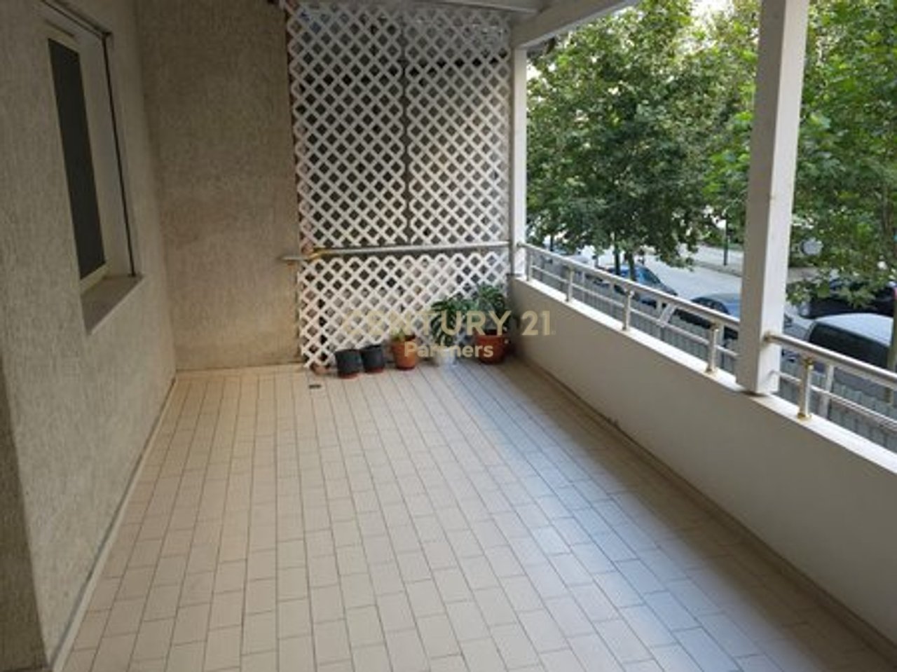 OKAZION SHITET APARTAMENT 2+1+2 & VERANDE NE VLORE-LUNGOMARE