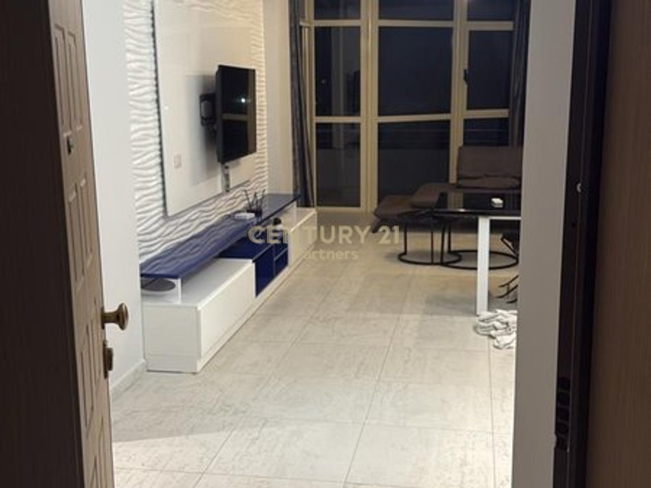 OKAZION SHITET APARTAMENT 2+1+2 & VERANDE NE VLORE-LUNGOMARE