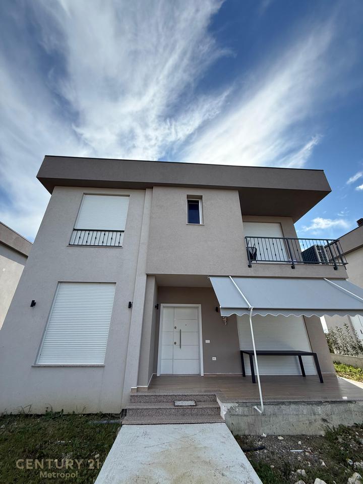 Ofroj për shitje vilë në Gjirin e Lalzit!